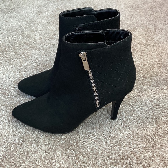 Me Too women’s size 7 black boots with 3.5” heel, great condition! - Picture 3 of 7